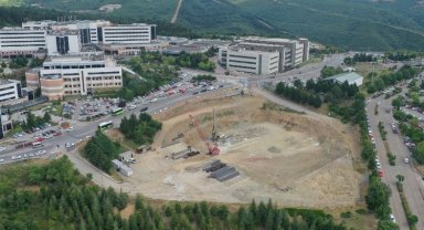 Kocaeli'de Umuttepe Cami ve otoparkında temel hazırlığı