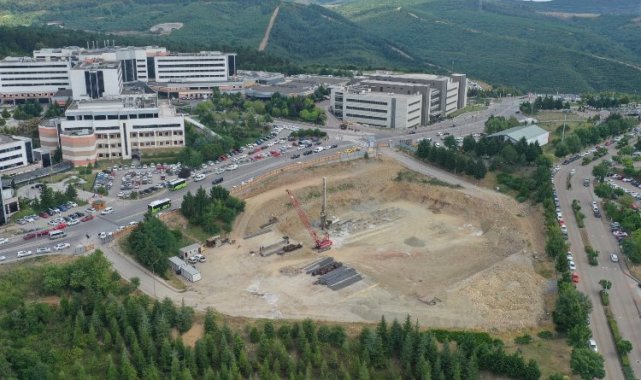 Kocaeli'de Umuttepe Cami ve otoparkında temel hazırlığı