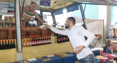 Kocaeli'den esnaf ve vatandaşa aşure ikramı