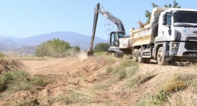 Manisa Alaşehir'de dere temizliği sürüyor