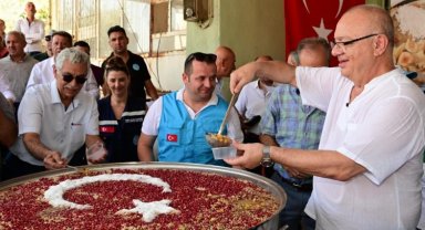 Manisa Şehzadeler'de aşure bereketi