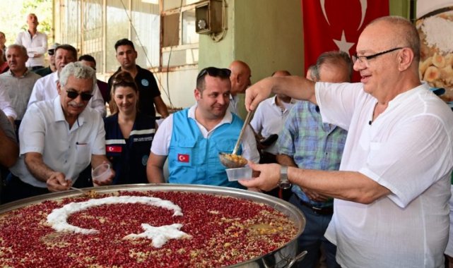 Manisa Şehzadeler'de aşure bereketi