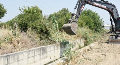 Manisa'da dere temizlikleri sürüyor