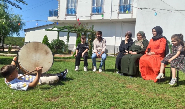 Minik davulcu düğünlerin vazgeçilmezi oldu