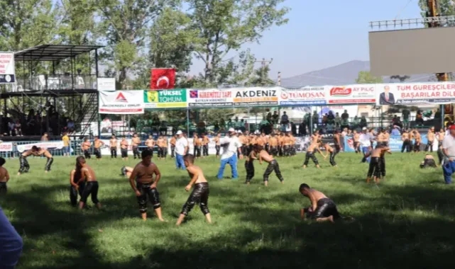 Minikler er meydanına indi