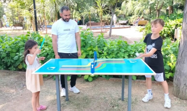 Minikler masa tenisi oynadı