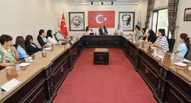 Mustafa Yalçın Kazak öğrencileri ağırladı