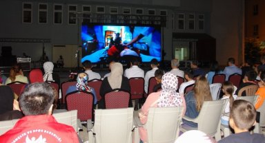 Pazaryeri'nde açık hava sinemasına yoğun ilgi