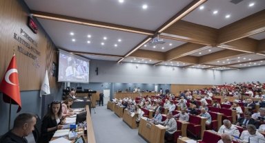 Soyer: "Büyükşehir kale gibi ayakta"