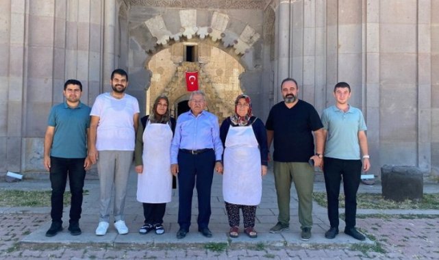 Sultan Han'a Memduh Büyükkılıç'tan ziyaret