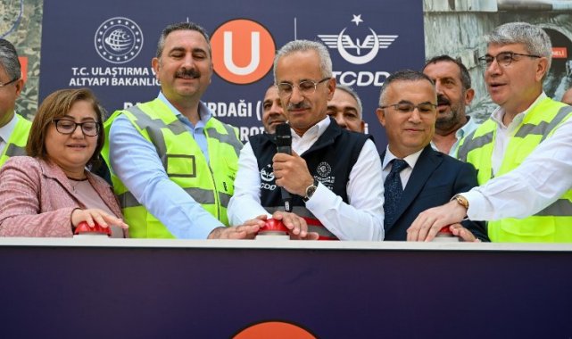 Türkiye'nin en uzun demiryolu tünelinde ışık gözüktü
