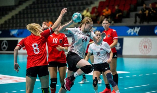 U17 Kızlar Avrupa Şampiyonası'na üstün başladı