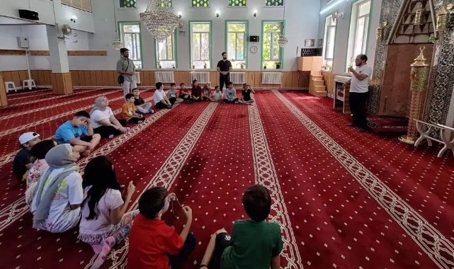 Yaz Kur'an Kursunda çocuklar cami gezdi