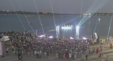 Altın Koza'da göl üzerinde konser