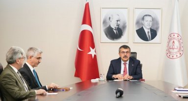 Bakan Tekin, EBA canlı yayınında öğretmenlere hitap etti