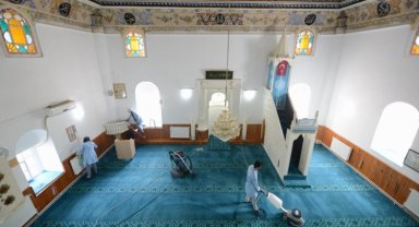 Belediyeden ibadethanelere sonbahar temizliği