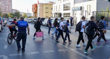 Beylikdüzü Zabıtası öğrenciler için görev başında