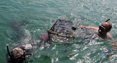 Bodrum'da deniz dibi temizliği sürüyor