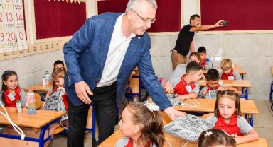 Bursa Karacabey'de öğrencilerin okul heyecanına ortak oldu