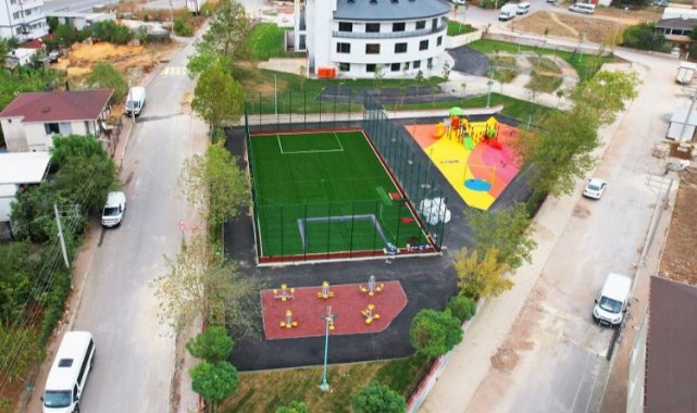 Çayırova halı sahalarla donatılıyor