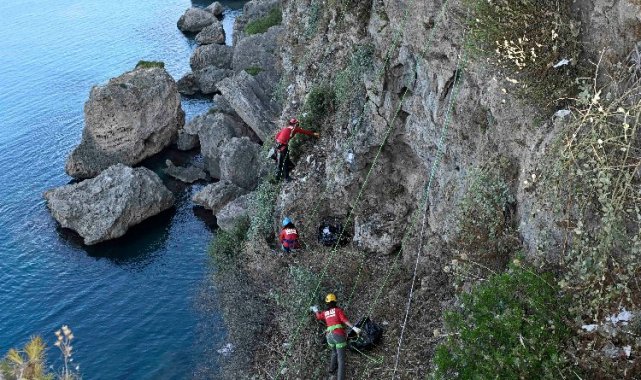 Dağcılar Muratpaşa'da falezlerde temizlik yaptı