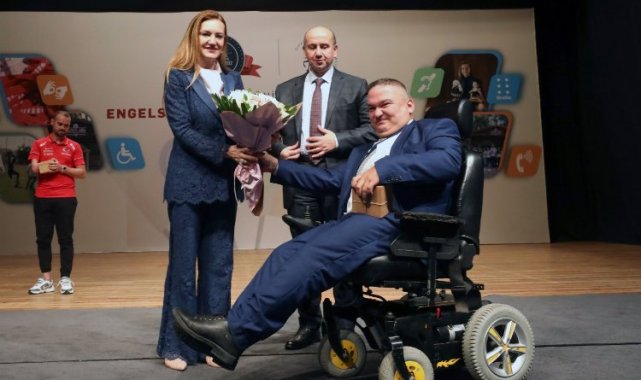 Dokuz Eylül engelleri aşıyor