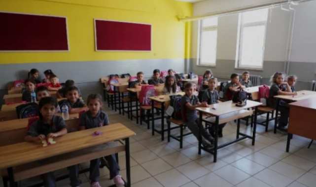 Gemlik Belediyesi'nden kırtasiye desteği