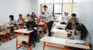 Gençlik Merkezi öğrencilerine kaynak kitap