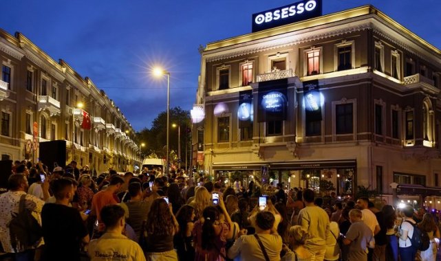 Harun Tekin'den sürpriz mini konser