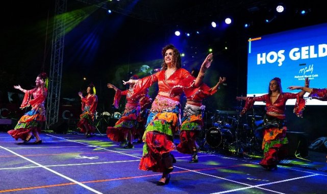 İstanbul Beylikdüzü'nde halk dansları rüzgarı esti