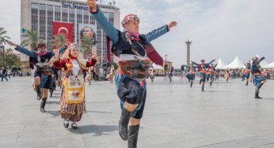 İzmir'de kurtuluş coşkusu