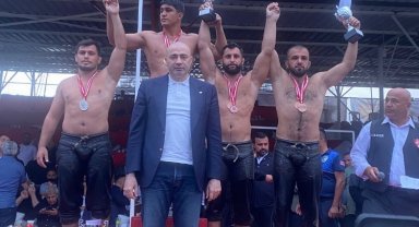 İzmit'in Güreş Takımı gururlandırıyor