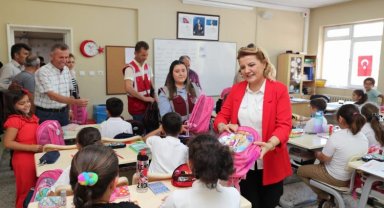 İzmit'in kırsaldaki okullara eğitim desteği sürüyor