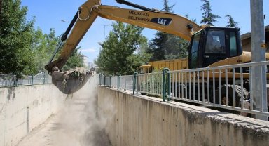 Kayseri Melikgazi'de kanallara temizlik