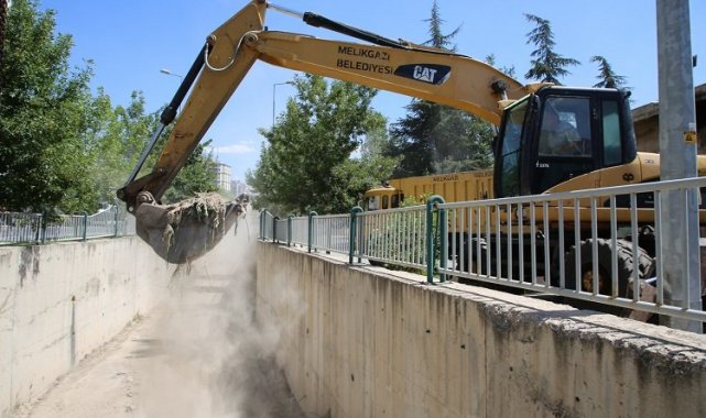 Kayseri Melikgazi'de kanallara temizlik