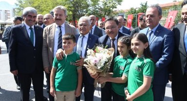 Kayseri'de ilk ders zili çaldı