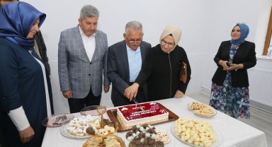 Kayseri'de kadın kooperatifinden gilaburulu pasta sürprizi