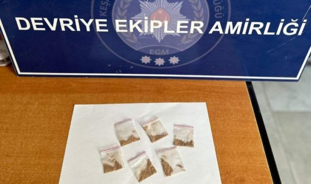 Keşan'da şüpheli 2 şahıs uyuşturucu maddelerle yakalandı
