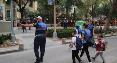 Kocaeli'de okulların ilk gününde Zabıta görev başında