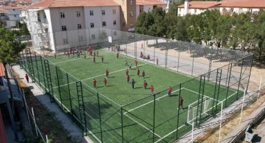 Konya Ereğli'de 8 okula halı saha kazandırıldı