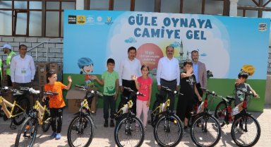 Konya'da 'güle oynaya camiye gel'diler