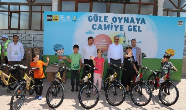 Konya'da 'güle oynaya camiye gel'diler