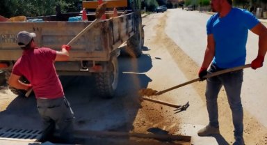 Manisa Alaşehir'de yağmur suyu ızgaralarına bakım