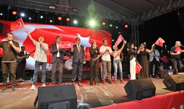 Manisa Selendi'nin kurtuluşunda 90'lar gecesi
