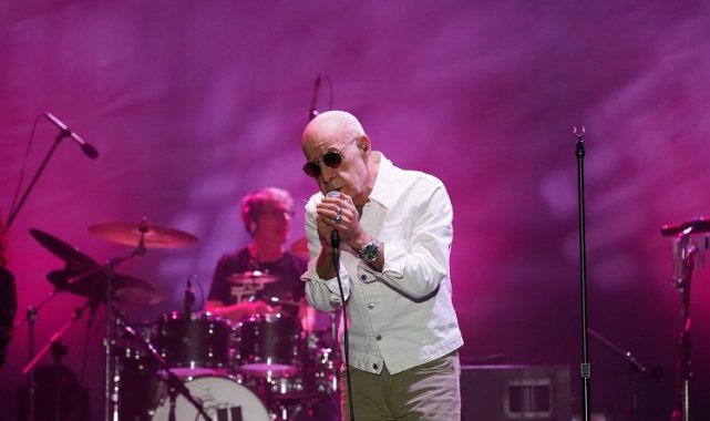 Mazhar Alanson'dan zor konser!