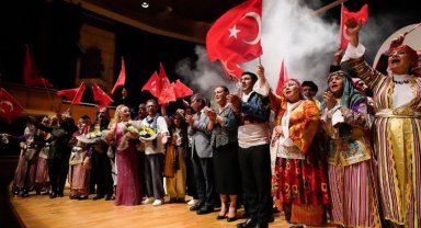 Muhtarlar Cumhuriyet için sahnede