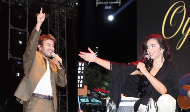 Mustafa Ceceli ve Öykü Gürman'dan Pazaryeri'nde muhteşem konser