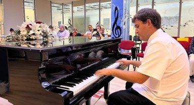 Otizmli Taylan yeteneğiyle büyülüyor