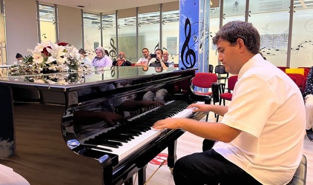 Otizmli Taylan yeteneğiyle büyülüyor
