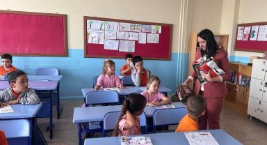Pazaryeri'de yeni öğrencilerin ilk hediyesi Başkan Tekin'den